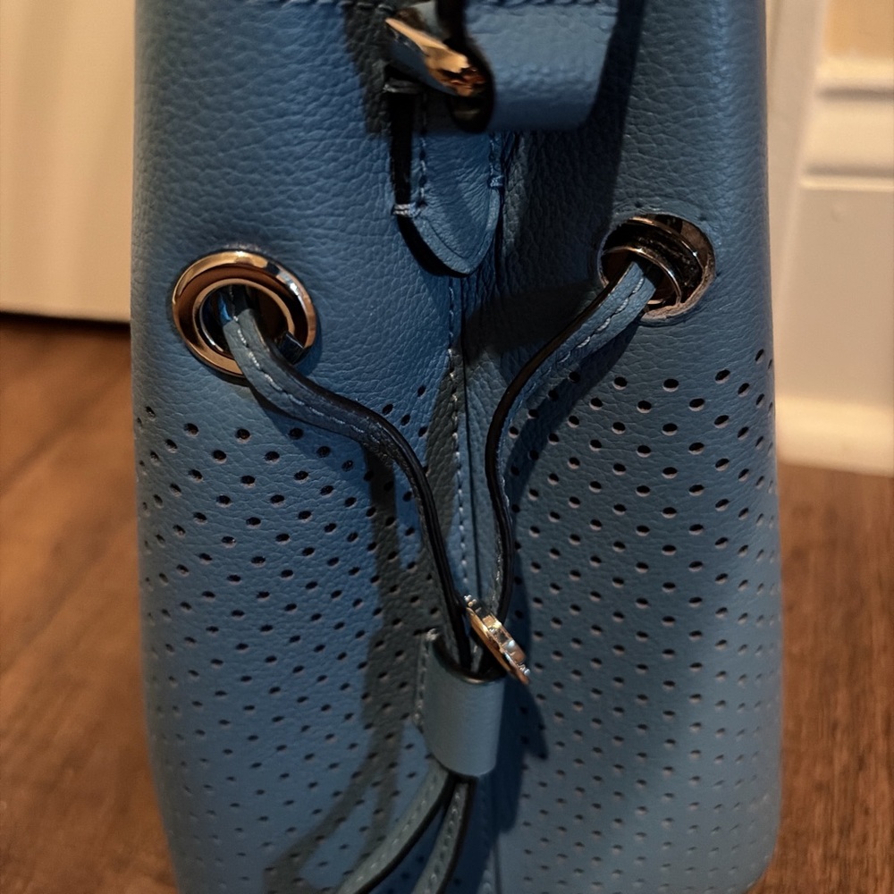 Elegant Blue Bucket Shoulder Bag - Picture 9 of 9